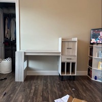 Bureau d'ordinateur minimaliste blanc avec options de rangement amples et étagères latérales pour la maison et le bureau - Vente en gros usine