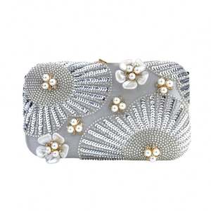 กระเป๋าสำหรับงานเลี้ยง/งานแต่งงาน ทำจากผ้าซาตินสีขาว ทรงพ็อตลี่ ประดับด้วยลูกปัดคริสตัลและมุก เหมาะสำหรับงานเฉลิมฉลอง - Product Image 4