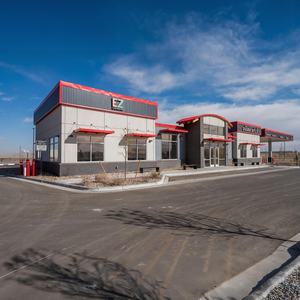 Estructura de Acero Prefabricada Moderna para Estacionamiento, Gasolinera Metálica Ligera y Económica, Centro Comercial con Certificación CWB - Product Image 1