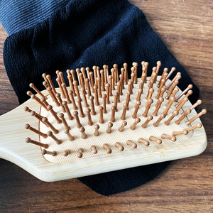 <span class=keywords><strong>Brosse</strong></span> à <span class=keywords><strong>cheveux</strong></span> laser personnalisée en bambou naturel avec <span class=keywords><strong>poils</strong></span> <span class=keywords><strong>de</strong></span> pagaie et peigne <span class=keywords><strong>de</strong></span> massage en caoutchouc pour salon et style à la maison - Product Image 5