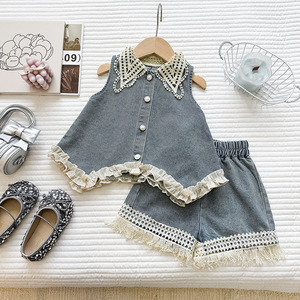 Completo Estivo per Bambine 2026: Top in Denim con Volant e Pantaloncini con Bordo in Pizzo, Set Casual Due Pezzi - Product Image 1