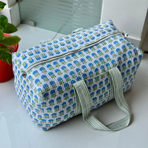 Grand sac de sport matelassé en coton avec fermeture éclair Boho Vintage Block Print Trending Weekender Travel Shoulder Overnight Bag Designer Bag - Product Image 1