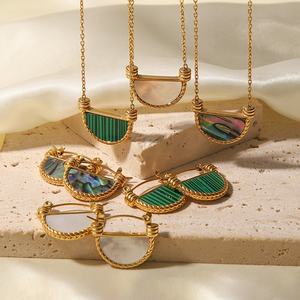 Collar de Joyería Fina de Acero Inoxidable con Colgante de Concha Natural en Forma de <span class=keywords><strong>Abanico</strong></span> con Malaquita Negra y Abulón Sinfónico - Product Image 2