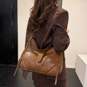 High quality women's fashionable retro PU durable and portable large capacity crossbody bag - Product Image 5