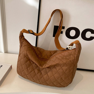 กระเป๋าสะพายไหล่ลายเพชรมีหลายสีให้เลือกเรียบง่ายและลำลอง - Product Image 4