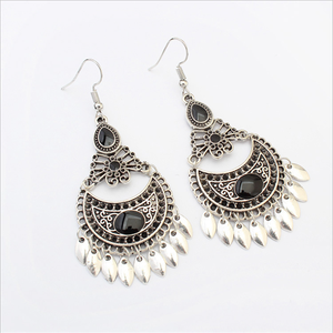 Boucles d'oreille en alliage ajouré pour femme, bijoux en forme de croissant de lune, en alliage, style européen et américain, collection - Product Image 3