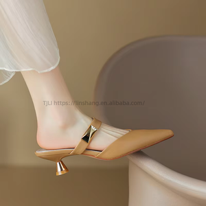 Nouvelles sandales d'été européennes et américaines sexy pour femmes, fines, à chaîne, à talons hauts et pointus - Product Image 1
