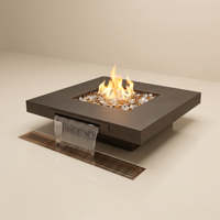 Table d'extérieur de luxe avec fontaine à eau et feu sur mesure