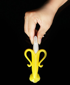 แปรงสีฟันซิลิโคนรูปกล้วย <span class=keywords><strong>BBCare</strong></span> พร้อมที่นวดเหงือกและจุกดูดสำหรับเด็กทารก - Product Image 5