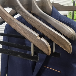 Nhà Sản Xuất Bán Buôn Biểu Tượng Tùy Chỉnh Cao Cấp Deluxe Đơn Tier Gỗ Tự Nhiên Sang Trọng Coat Hanger Với Nhung Thanh - Product Image 4