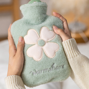<span class=keywords><strong>Bouillotte</strong></span> Chauffe-Mains et Pieds de 500 ml ou 1 L avec Housse pour Soulager les Crampes Menstruelles et les Douleurs au Cou et aux Épaules - Product Image 1