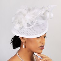 Chapeau Fascinator Fuchsia à franges latérales avec boucle en ruban et fleur pour femme, idéal pour mariage, Ascot, Derby, thé, église, ou événements formels