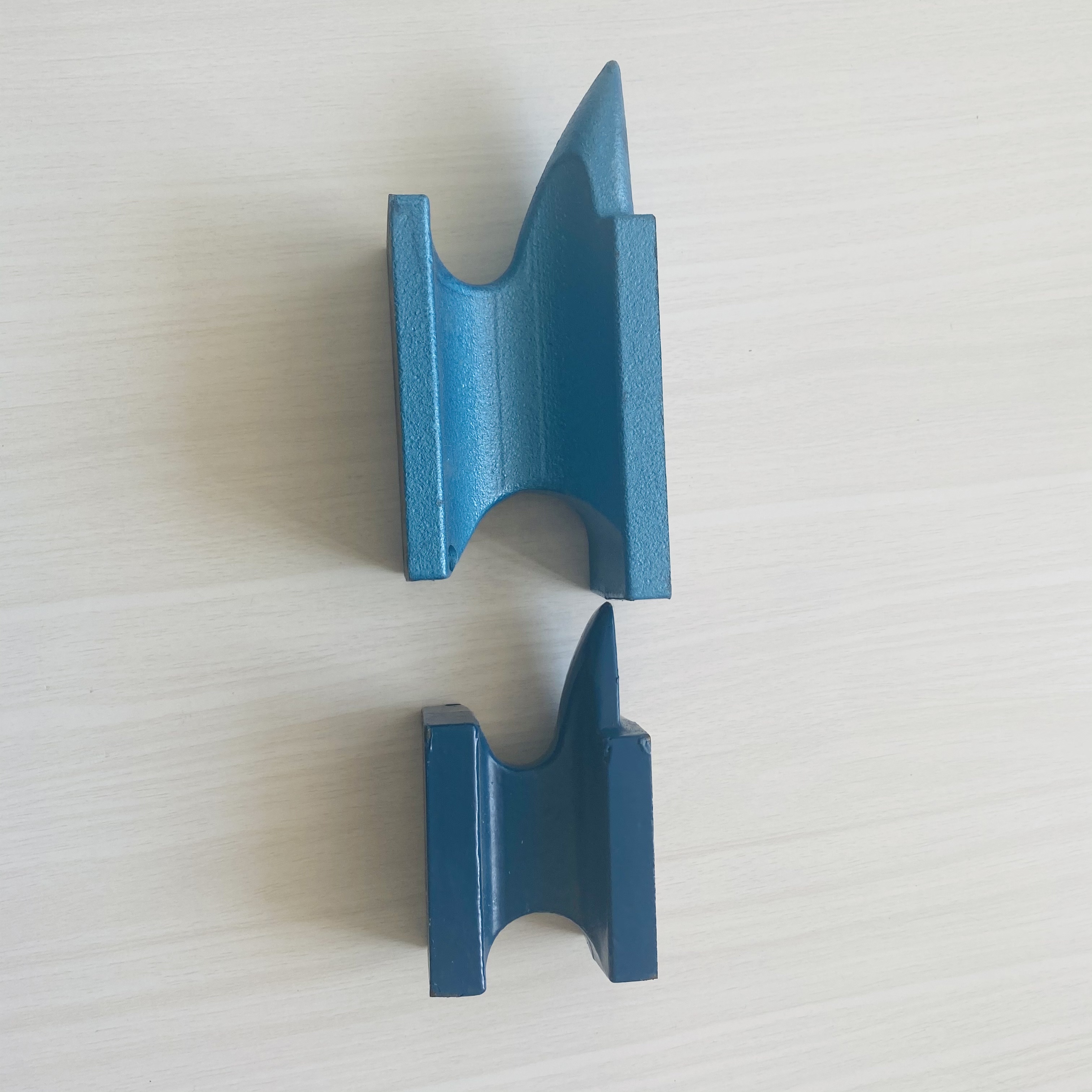 Different High Strength Cast Steel Anvil for Blacksmithing For Sale