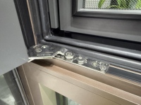 Ventana de Sistema de Aluminio con Aislamiento Térmico y Ahorro de Energía, con Malla Metálica Antimosquitos para Villa