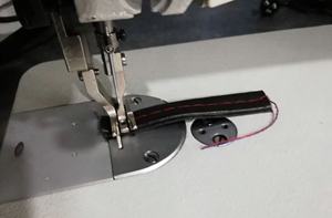 NUOVA Macchina da Cucire <span class=keywords><strong>a</strong></span> Piedino Mobile 0303-D4 per Carichi Pesanti con Tagliafilo Automatico e Punto Annodato per Borse in Pelle - Product Image 3