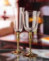 Ensemble de verres à vin à pied pour événements, design rayé avec bordure dorée, finition plaquée or/argent, personnalisable
