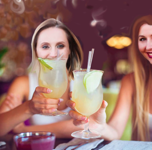 Verres à cocktail Hurricane en plastique, hauts, 20 oz, incassables, pour terrasse <span class=keywords><strong>de</strong></span> piscine, fête Luau, fête tropicale, fournitures en gros avec pailles - Product Image 4