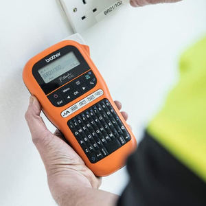 Étiqueteuse <span class=keywords><strong>PT</strong></span>-E110 <span class=keywords><strong>Brother</strong></span>, imprimante d'étiquettes <span class=keywords><strong>P</strong></span>-<span class=keywords><strong>Touch</strong></span> pour électricien, portable, clavier QWERTY, pour étiquettes 6/9/12mm - Product Image 2