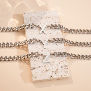 Collar de Cadena Cubana de Acero Inoxidable Personalizado con Colgante de 26 Letras, Joyería Minimalista Unisex Casual/Deportiva al por Mayor - Product Image 5