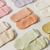 Chaussettes de yoga professionnelles antidérapantes avec grip en silicone - Chaussettes de pilates respirantes en maille pour femmes (support du logo personnalisé)