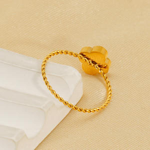 चार पत्ती के क्लोवर रिंग 18k टाइटेनियम स्टील महिलाओं के लिए फैशन तिरनिश मुक्त सोने की अंगूठी - Product Image 5