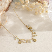 Collier de luxe Novirassine avec pendentif petite fleur en acier inoxydable plaqué or 18 carats pour femme, bijou tendance avec perles et médaillon