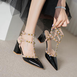 Zapatos de Tacón Alto con Tachuelas, Punta Puntiaguda, Tacón Medio de 3-6 cm, Tallas Grandes, Elegantes, Punta Cerrada, Suela de Goma, Zapatos de Una Sola Pieza, Primavera Verano - Product Image 1