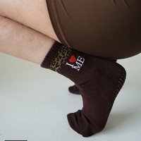 Chaussettes de Pilates personnalisées à faible MOQ, conception rapide, vente en gros, chaussettes de yoga antidérapantes de haute qualité, vente chaude, anti-boulochage, 100 % coton, pour femmes