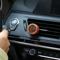 Diffuseur de parfum moderne en bois personnalisé pour grille d'aération de voiture, mini-clip en bois de rose sculpté, ornement de voiture pour huiles essentielles naturelles
