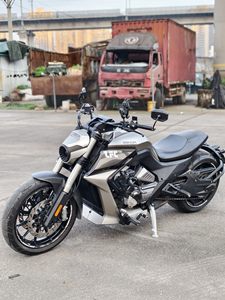Motocicleta Benda LFC700 de 700cc, 4 Cilindros <span class=keywords><strong>en</strong></span> Línea, ABS+TCS, Frenos Brembo, Estilo Muscle Sport Cruiser, Tamaño Mediano, Alto Rendimiento, Premium - Product Image 6