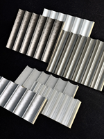 Panneau de revêtement mural/plafond rainuré en composite WPC imitation bois pour la décoration intérieure des chambres, hôpitaux et entrepôts