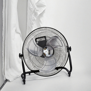 Ventilateur de sol industriel en métal noir de haute qualité de 18 pouces, moteur en cuivre, 3 vitesses, 3 pales en aluminium, faible bruit, pour la maison, l'hôtel, haute qualité - Product Image 1
