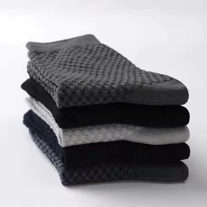 Chaussettes pour hommes en fibre de bambou, couleur unie, style business décontracté, antibactériennes, anti-odeurs, haute qualité - Product Image 3