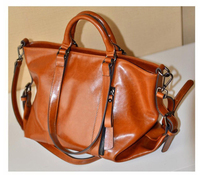 Sac à main vintage en cuir PU pour femme, grande capacité, sac fourre-tout imperméable, sac bandoulière avec pompon, style de créateur de luxe