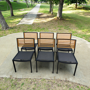Ensemble de salle à manger d'extérieur 7 pièces en aluminium et teck pour patio et balcon, avec table en bois massif et 6 chaises en métal - Product Image 2