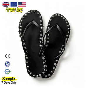 Infradito da donna nere in EVA con logo personalizzato, decorazioni con stelle argentate e borchie, stile punk, <span class=keywords><strong>sandali</strong></span> estivi da spiaggia - Product Image 1