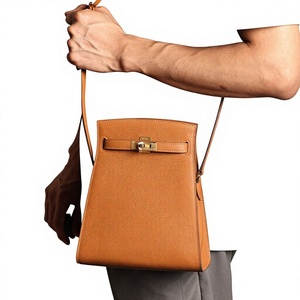 Sac bandoulière en cuir de vachette marron doré avec boucle dorée et fermeture éclair, sac décontracté à une seule sangle - Product Image 1
