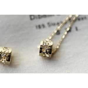 Vente en gros Pendentif en nid d'abeille en or 9 carats Design ajouré européen et américain moderne classique pour la fête KJ294 - Product Image 4