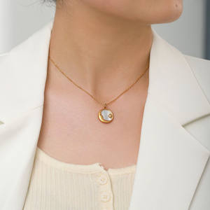 Collar con Colgante de Sol y Luna en Concha Blanca, Cadena de Eslabones Vintage, Chapado en Oro de 18K, Acero Inoxidable, Regalo - Product Image 3