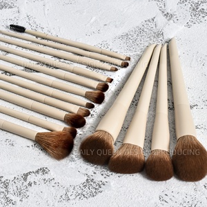 DailyQueen Nouveau Ensemble de 15 pinceaux de maquillage professionnels en poils synthétiques <span class=keywords><strong>marron</strong></span> avec manches en bois, haute qualité, personnalisable avec logo, vente en gros pour le visage - Product Image 3