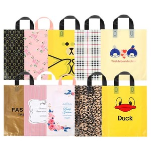 Sacs de courses en plastique LDPE personnalisés avec logo imprimé, réutilisables, écologiques, avec poignée, pour boutique, de la marque YC Professional Carry - Product Image 3