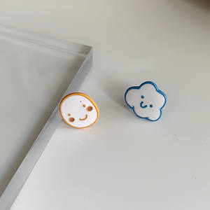 Nueva moda plata Post lindo esmalte Stud pendientes diseño creativo coreano nube sonrisa cara Clips en pendientes para mujeres niñas - Product Image 3