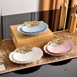 Assiette de dîner de luxe haut de gamme en coquille incrustée d'or avec support, design vintage élégant pour mariages et cadeaux - Product Image 2