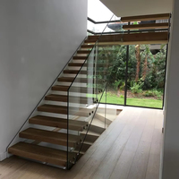 Villa moderne Escaliers flottants d'intérieur préfabriqués avec lumière LED Escaliers droits en bois massif Garde-corps en verre pour appartements