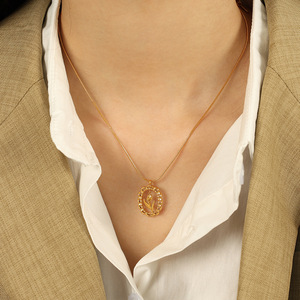 สร้อยคอรูปวงรีลายฉลุ ดีไซน์หัวใจดอกทิวลิป ทำจากโลหะผสมสังกะสีชุบทอง สร้อยคอจี้แฟชั่น - Product Image 4