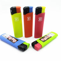 Briquets en plastique de briquet en vrac de couleur en caoutchouc Briquets jetables de cuisine de tuyau