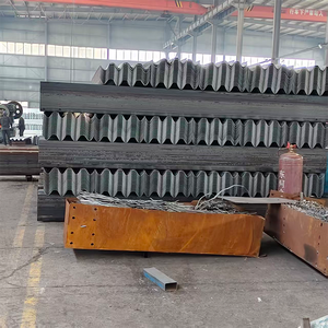 Plaque <span class=keywords><strong>de</strong></span> garde-corps en W <span class=keywords><strong>de</strong></span> haute résistance, galvanisée à chaud, durable, robuste, moderne et fiable pour la sécurité routière - Product Image 6