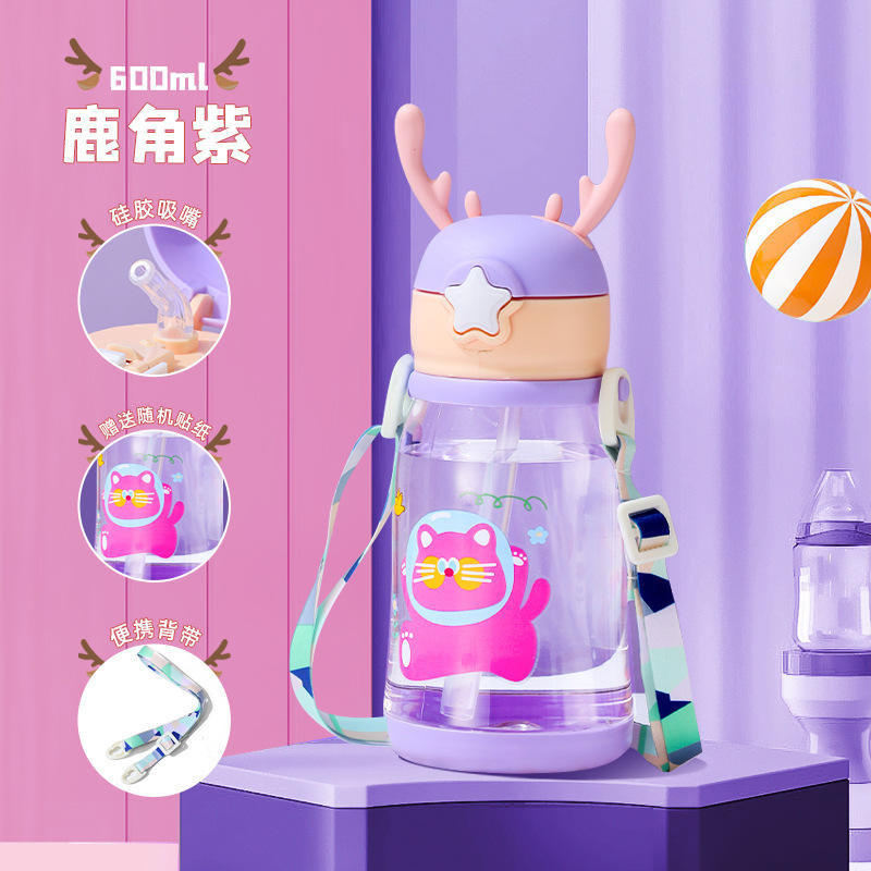 Coupe en bois de cerf, chaton violet