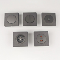 OEM 82*82 PC 소재 프랑스 표준 벽면 콘센트 및 1/2 갱 스위치 고급 디자인 도매 공급업체