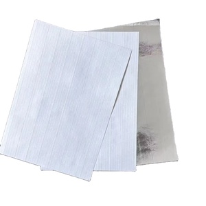 Film blanc écologique moderne avec fibres de renforcement <span class=keywords><strong>sur</strong></span> papier kraft <span class=keywords><strong>enduit</strong></span> d'aluminium pour l'<span class=keywords><strong>isolation</strong></span> thermique des toits - Product Image 1